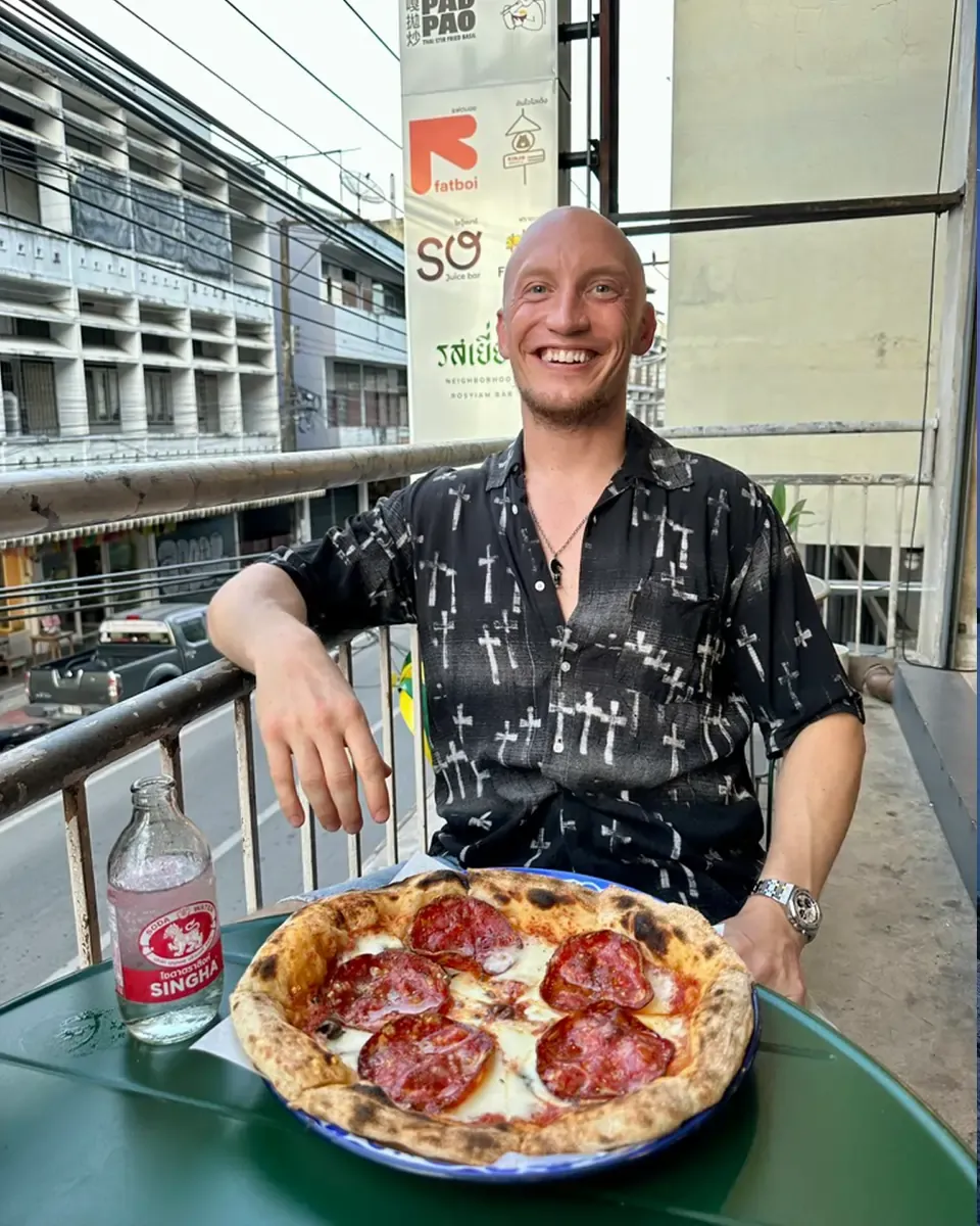 Sampsa pizzan kanssa